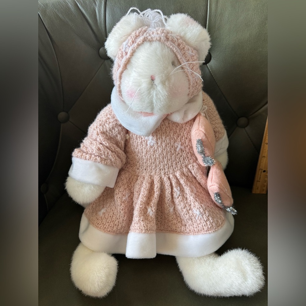 Vintage Bunnies by the Bay “Glenda Glide” Ice-skating Bunny 🎄